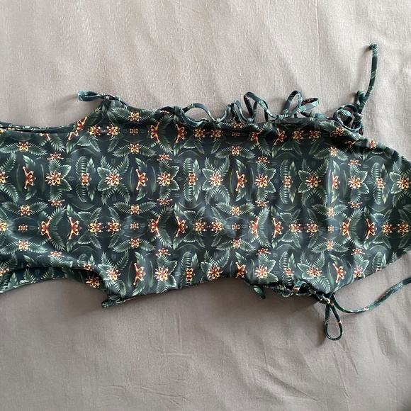 Ellejay One Piece - Picture 3 of 3